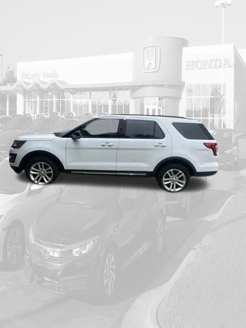 Used 2017 Ford Explorer XLT FWD image 2