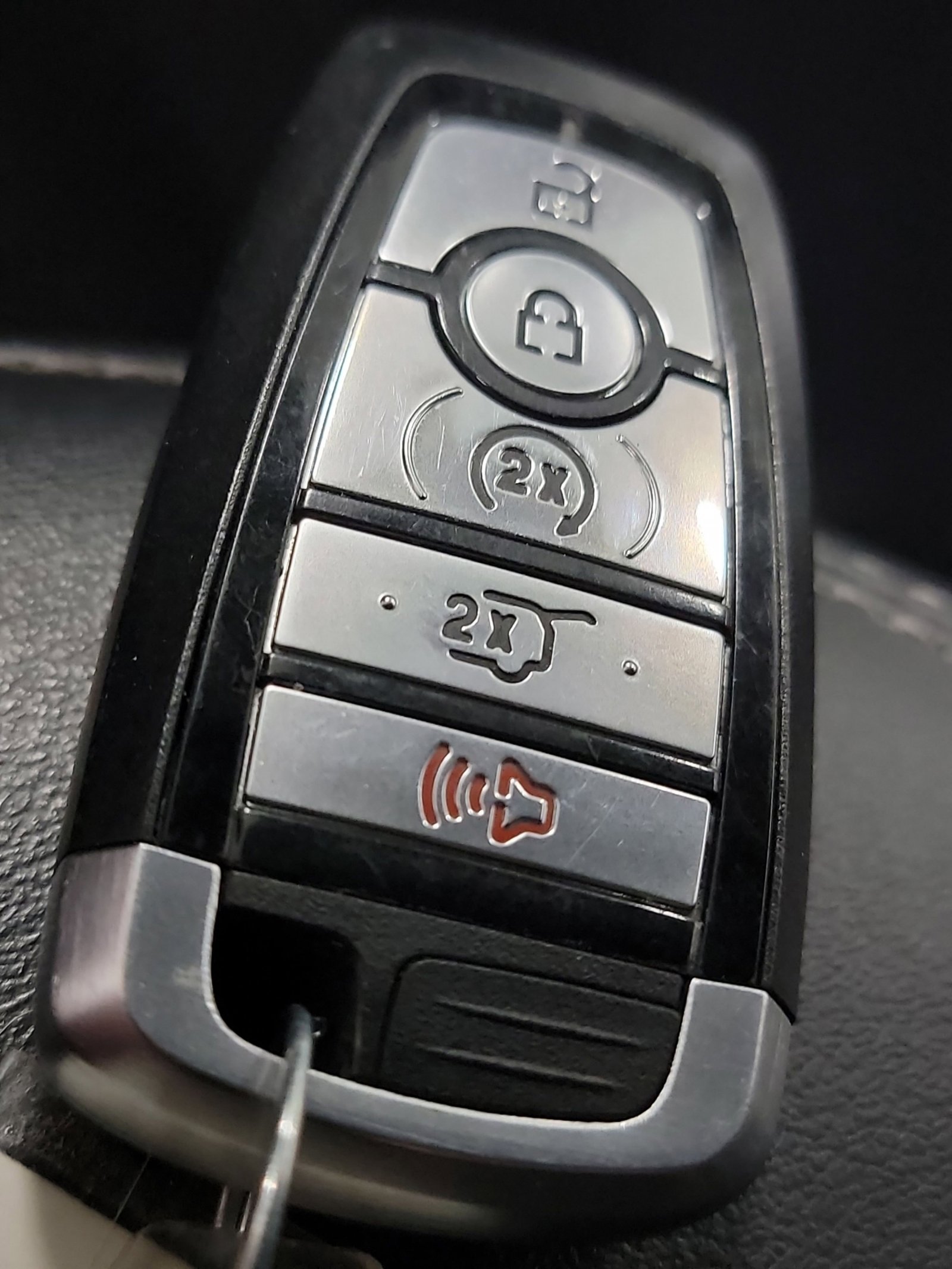 Used 2021 Ford Explorer XLT w/ Equipment Group 202A AWD/4WD image 31