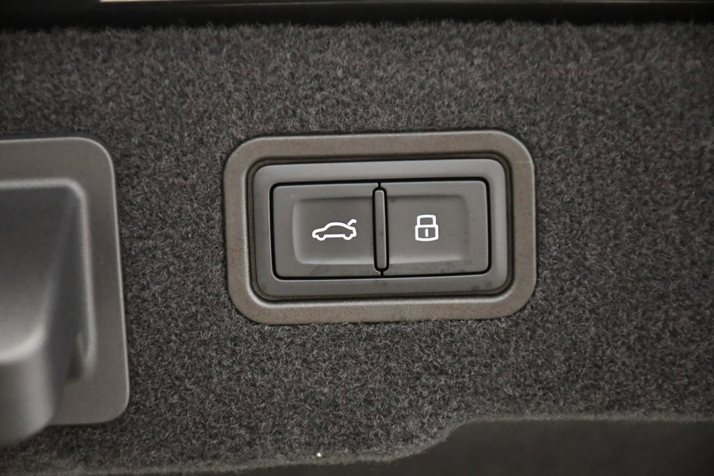 Used 2025 Audi S8 image 54