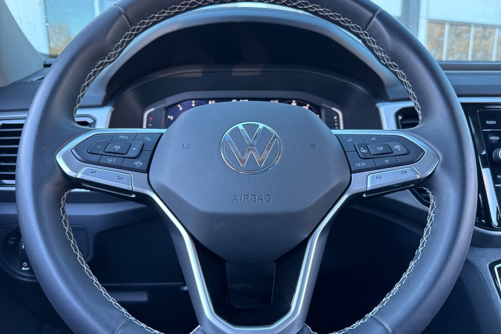 Used 2023 Volkswagen Atlas SE image 16