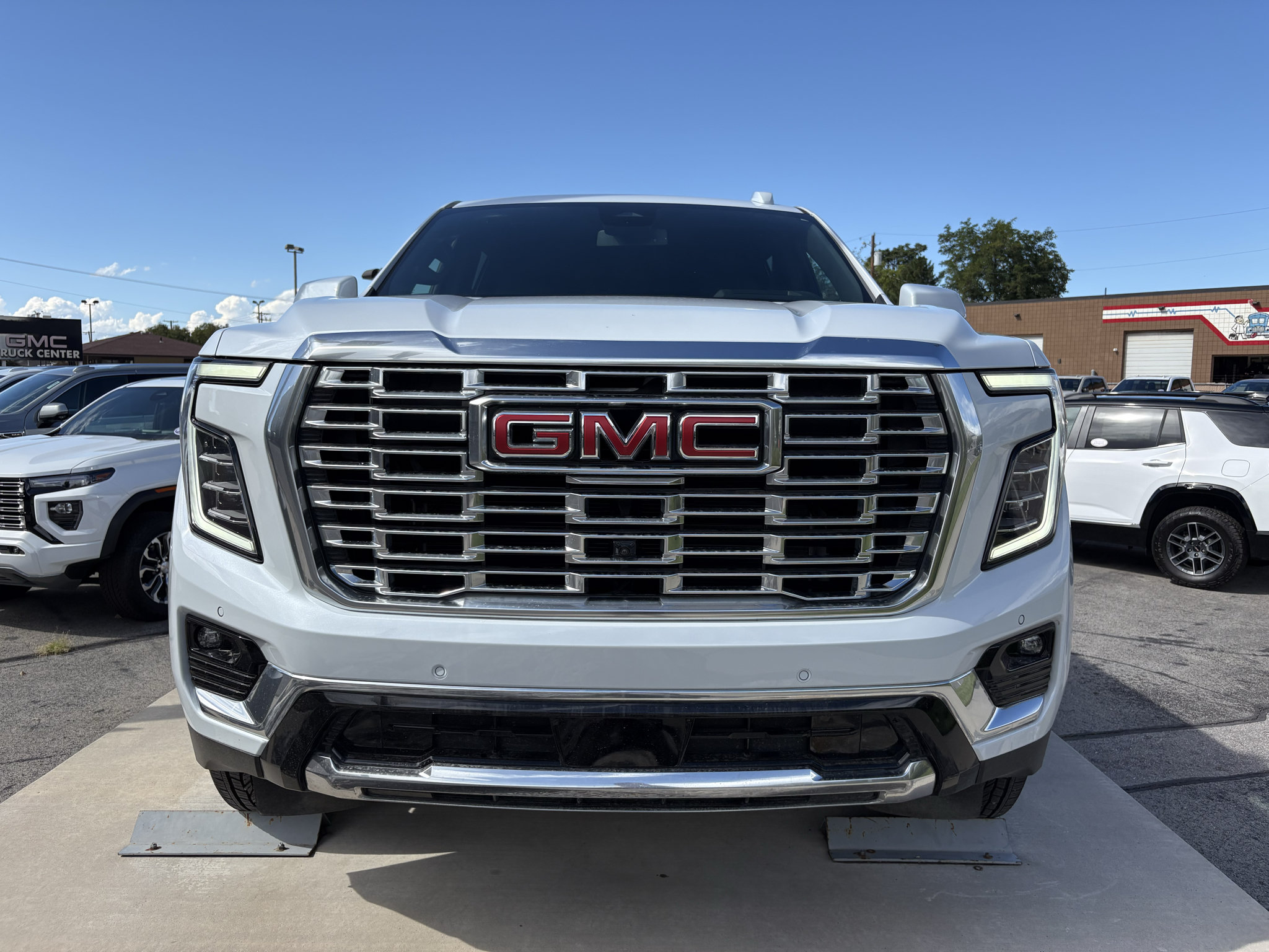 Used 2026 GMC Yukon XL Denali w/ Sun & Power Step Package AWD/4WD image 13