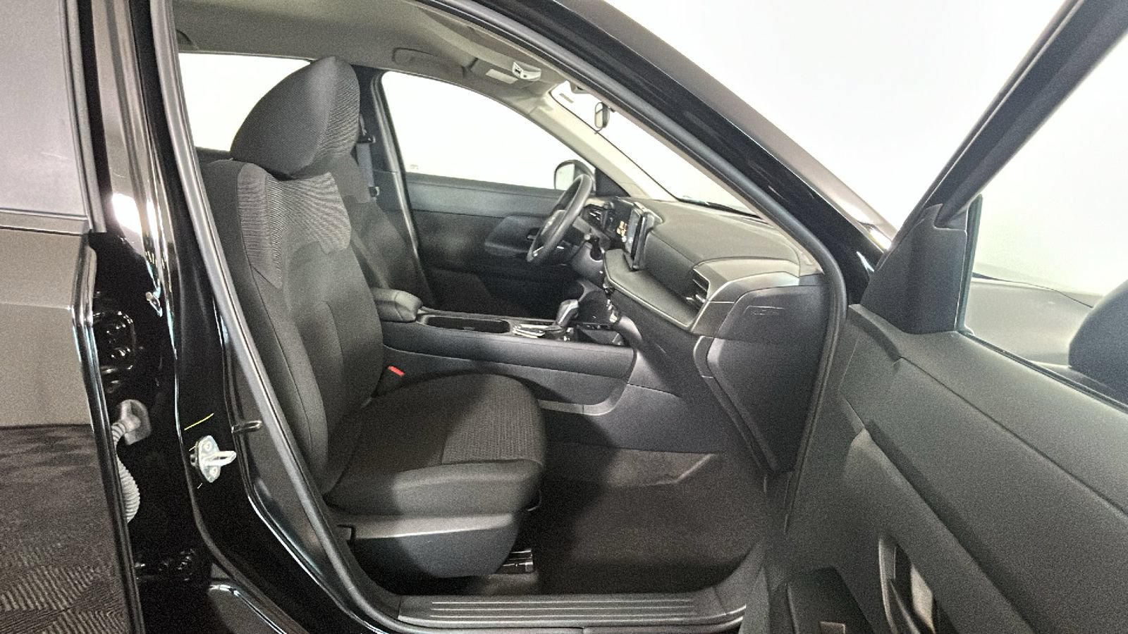 Used 2025 Nissan Kicks S AWD/4WD image 36