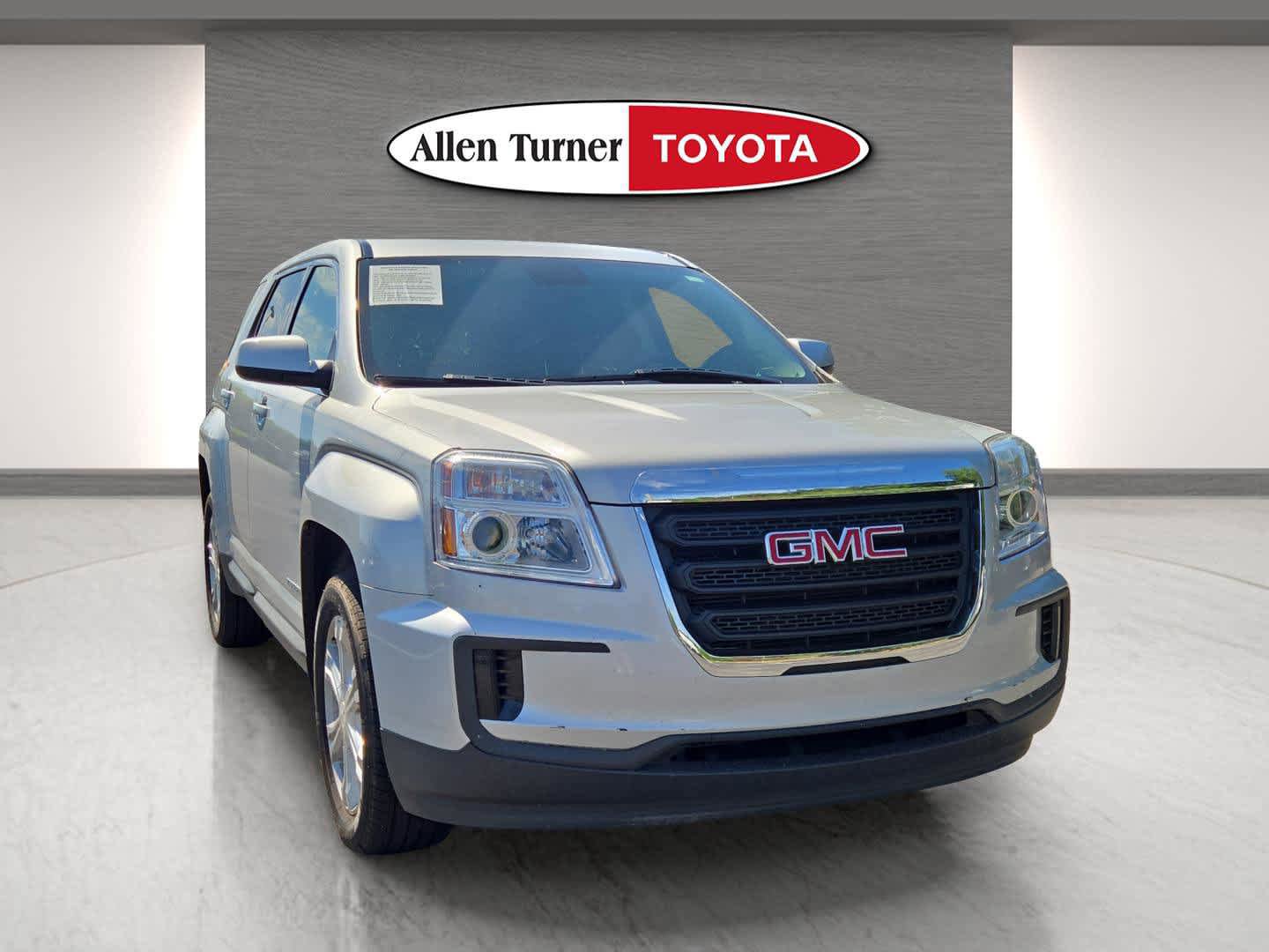 Used 2017 GMC Terrain SLE FWD image 2