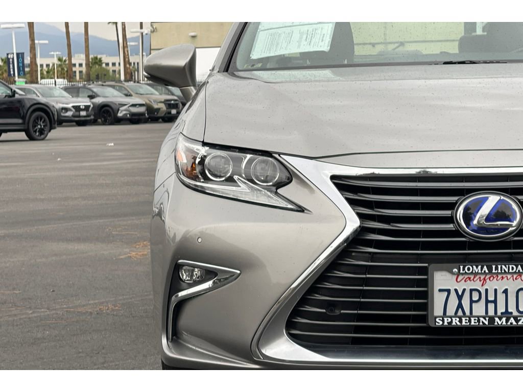 Used 2017 Lexus ES 300h image 45