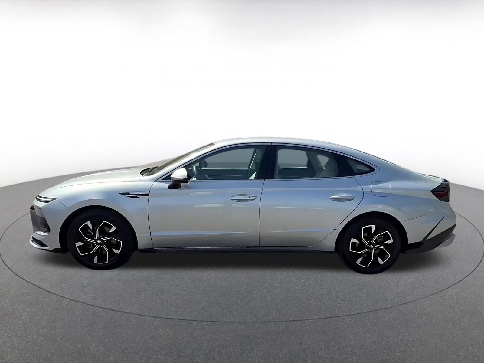 Used 2025 Hyundai Sonata SEL FWD image 11