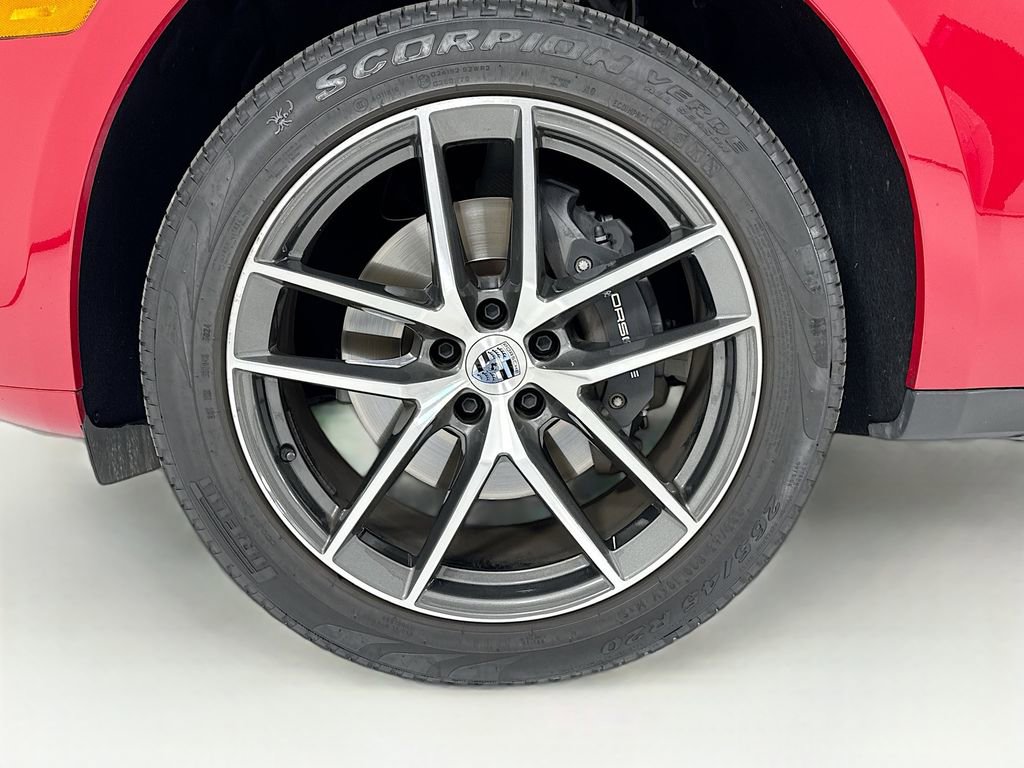 Certified 2025 Porsche Macan AWD/4WD image 35