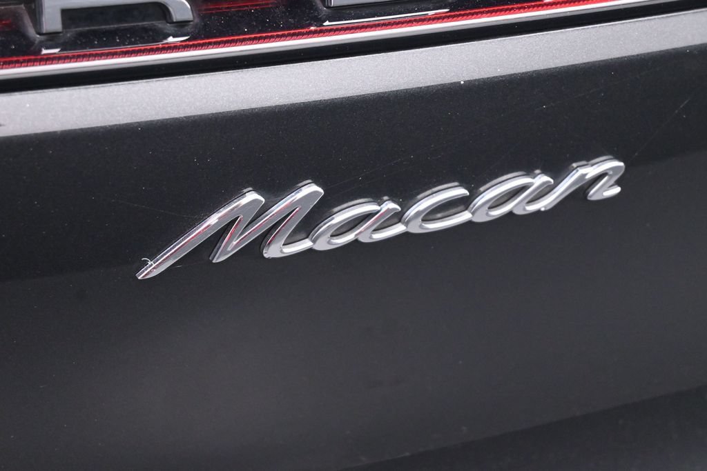 Certified 2024 Porsche Macan AWD/4WD image 9