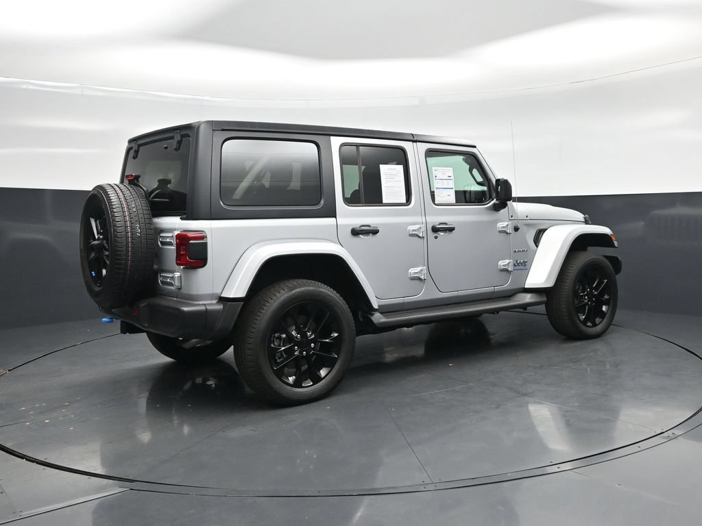 Used 2023 Jeep Wrangler Unlimited Sahara w/ Cold Weather Group AWD/4WD image 24