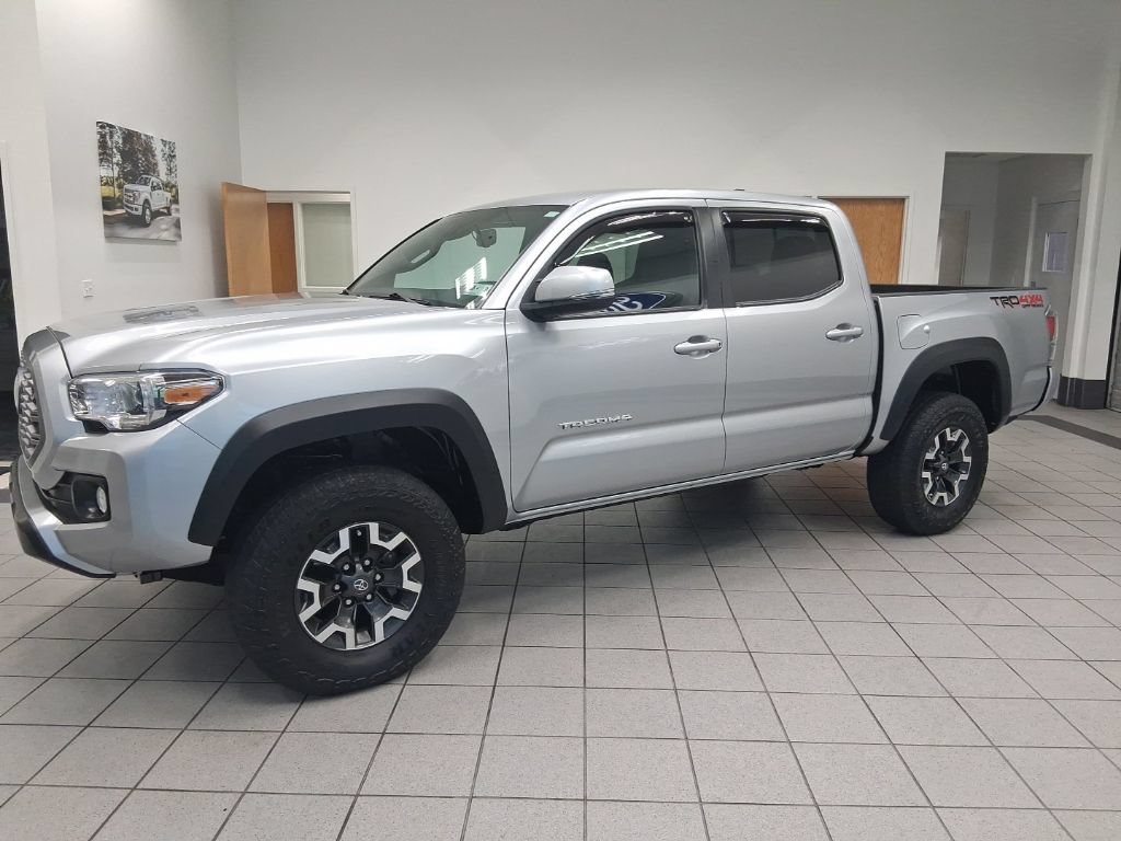 Used 2023 Toyota Tacoma TRD Off-Road w/ Technology Package AWD/4WD image 5