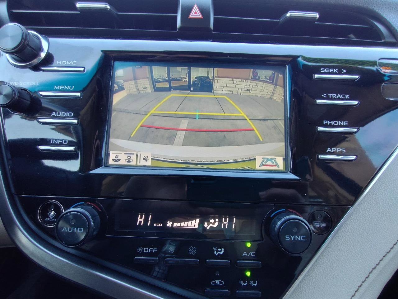 Used 2018 Toyota Camry XLE FWD image 21