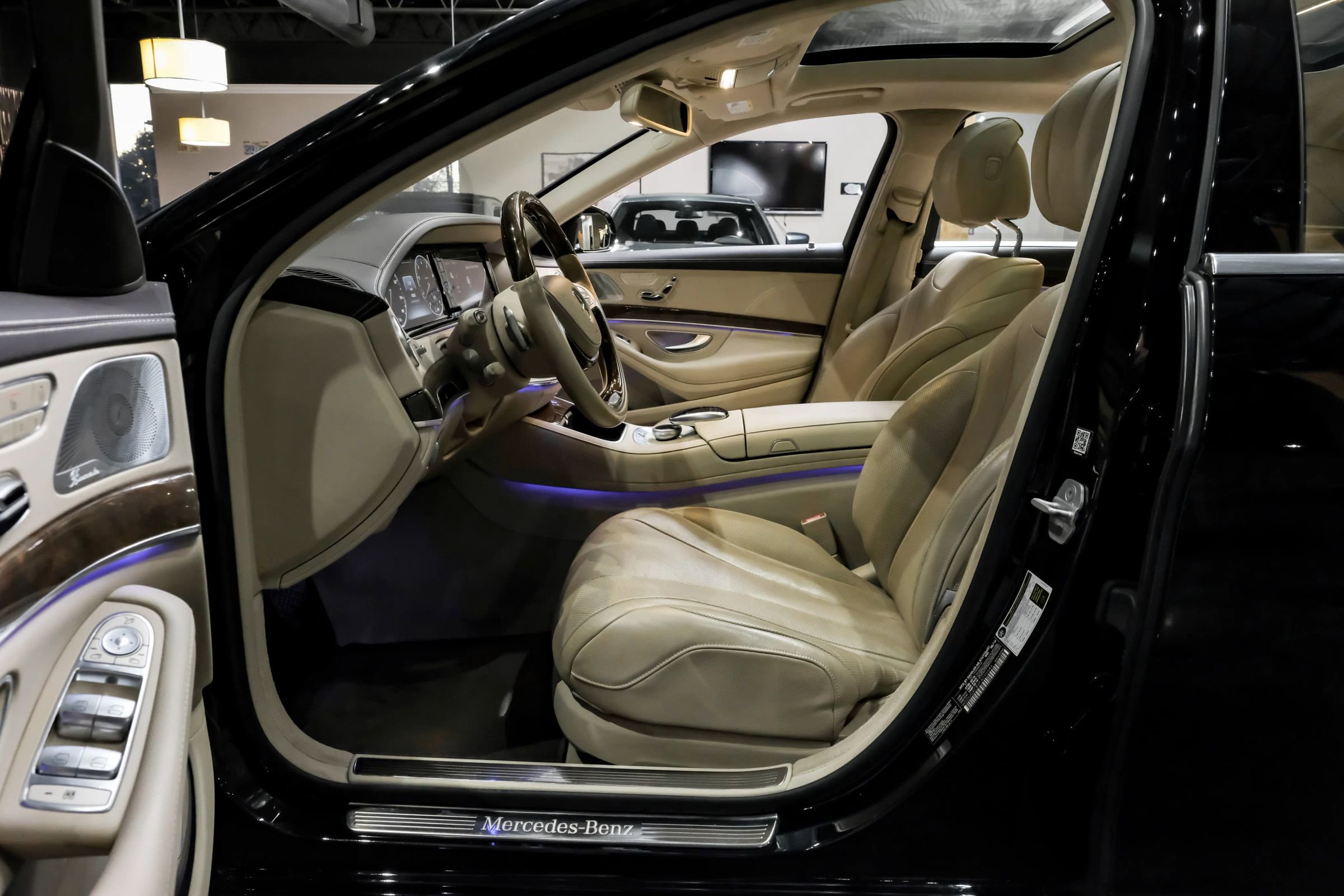 Used 2015 Mercedes-Benz S 550 Sedan image 4