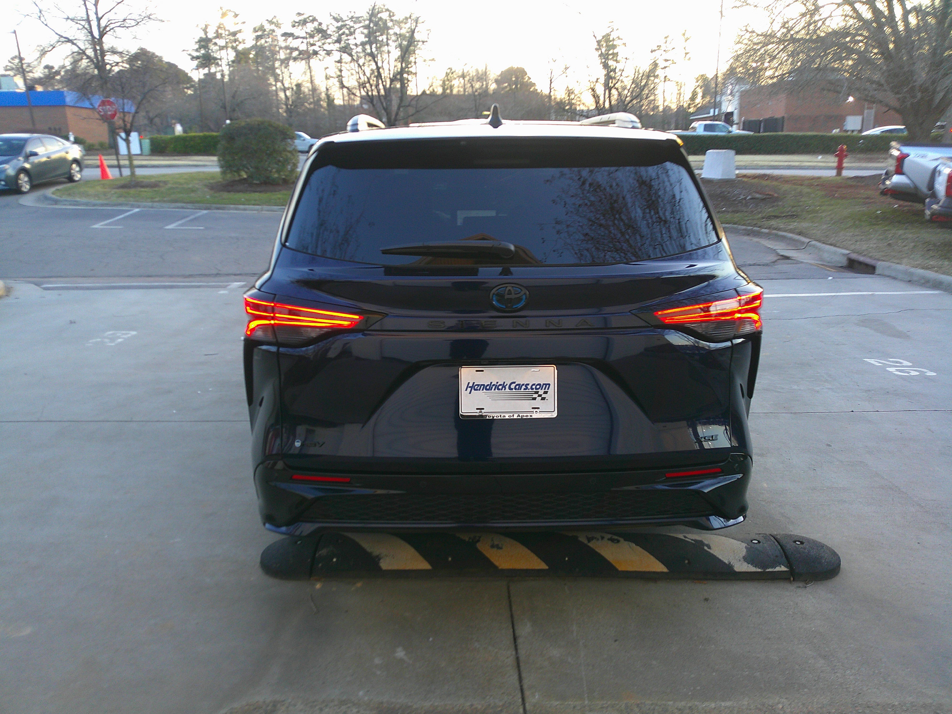 Used 2025 Toyota Sienna XSE w/ XSE Plus Package image 11