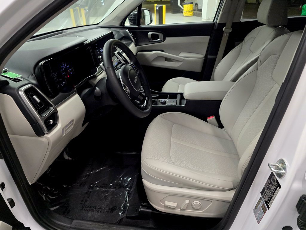 Used 2022 Kia Sorento S w/ Panoramic Sunroof Package FWD image 16