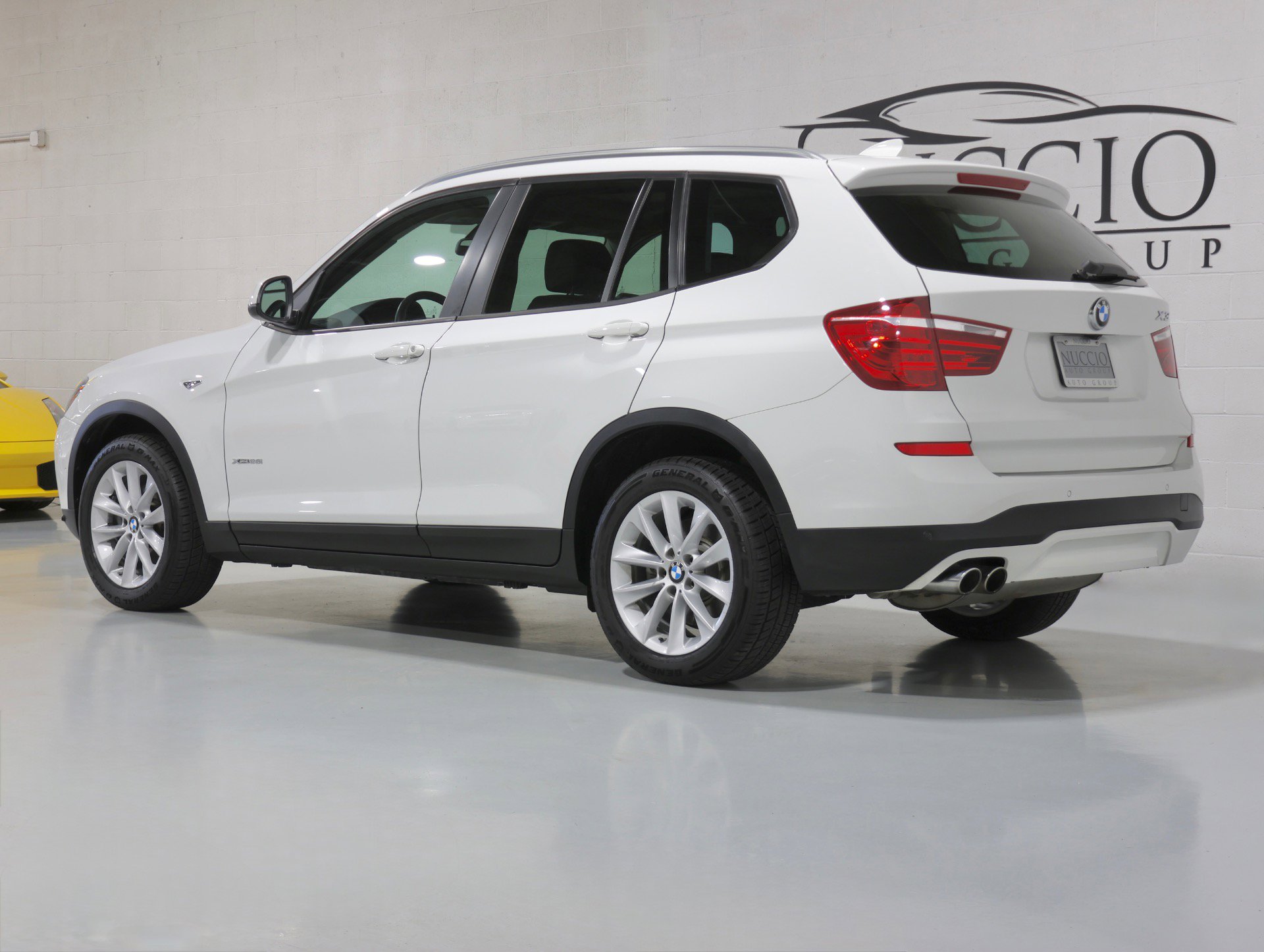 Used 2017 BMW X3 xDrive28i image 11