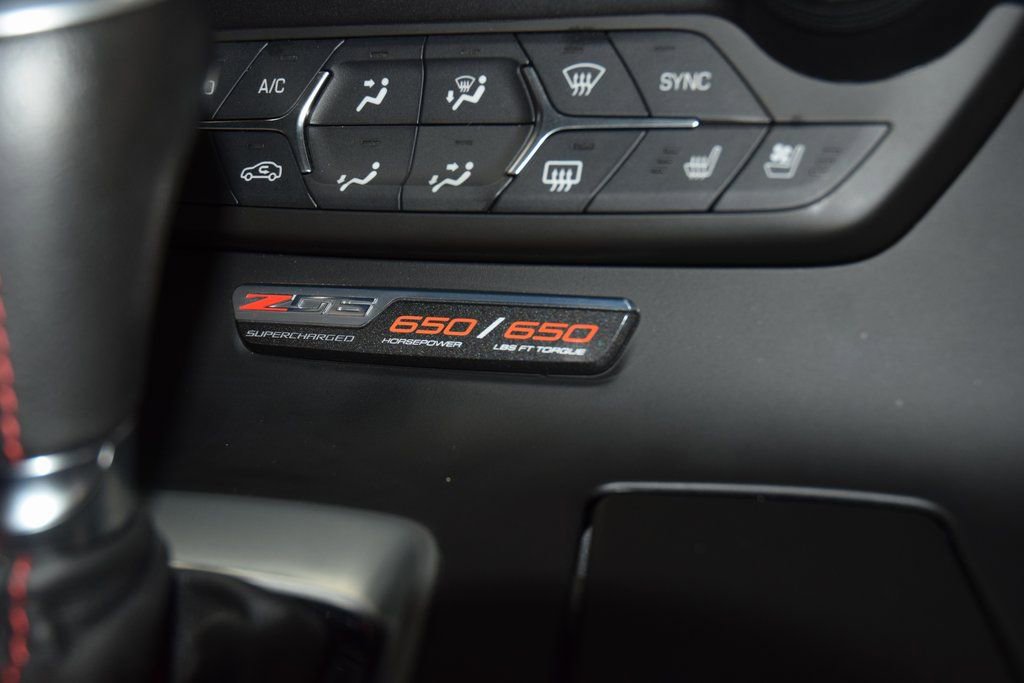 Used 2015 Chevrolet Corvette Z06 w/ 3LZ Preferred Equipment Group image 39