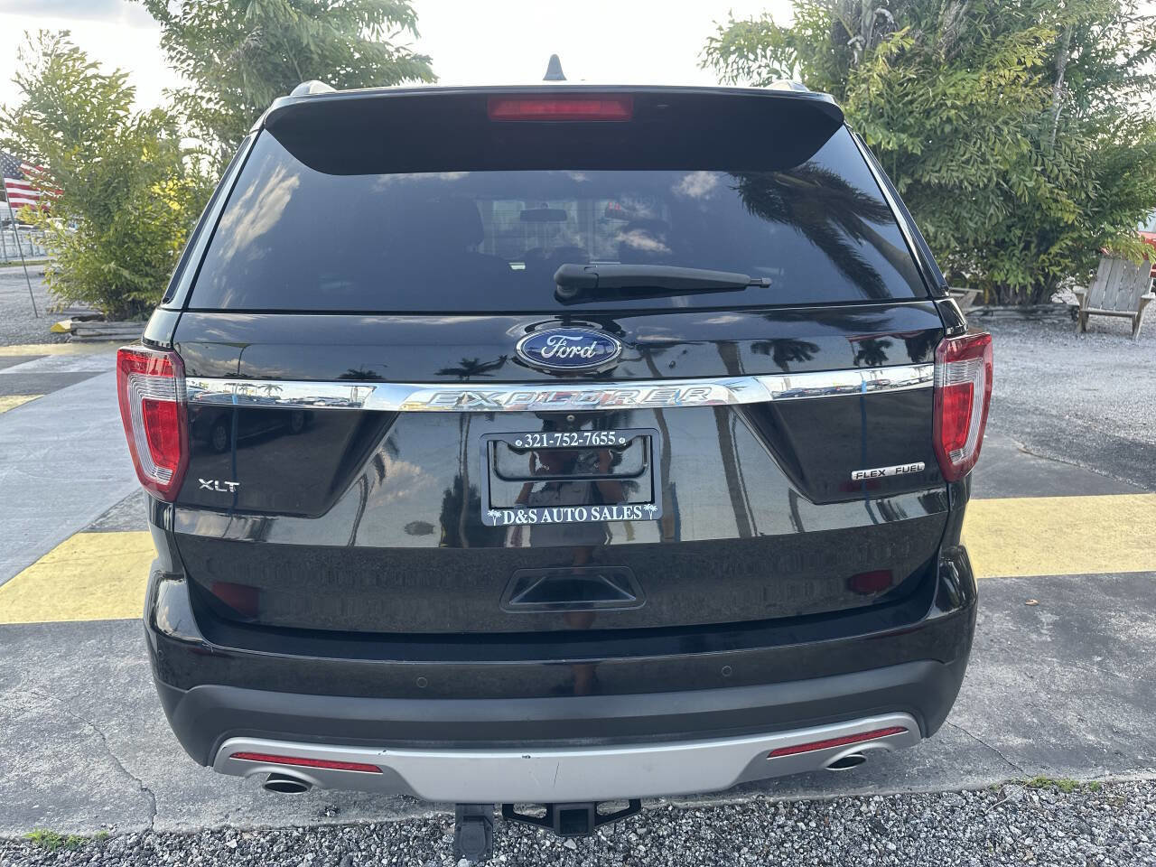 Used 2016 Ford Explorer XLT image 6