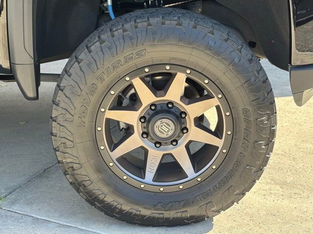 Used 2021 GMC Sierra 2500 AT4 w/ AT4 Premium Plus Package image 3