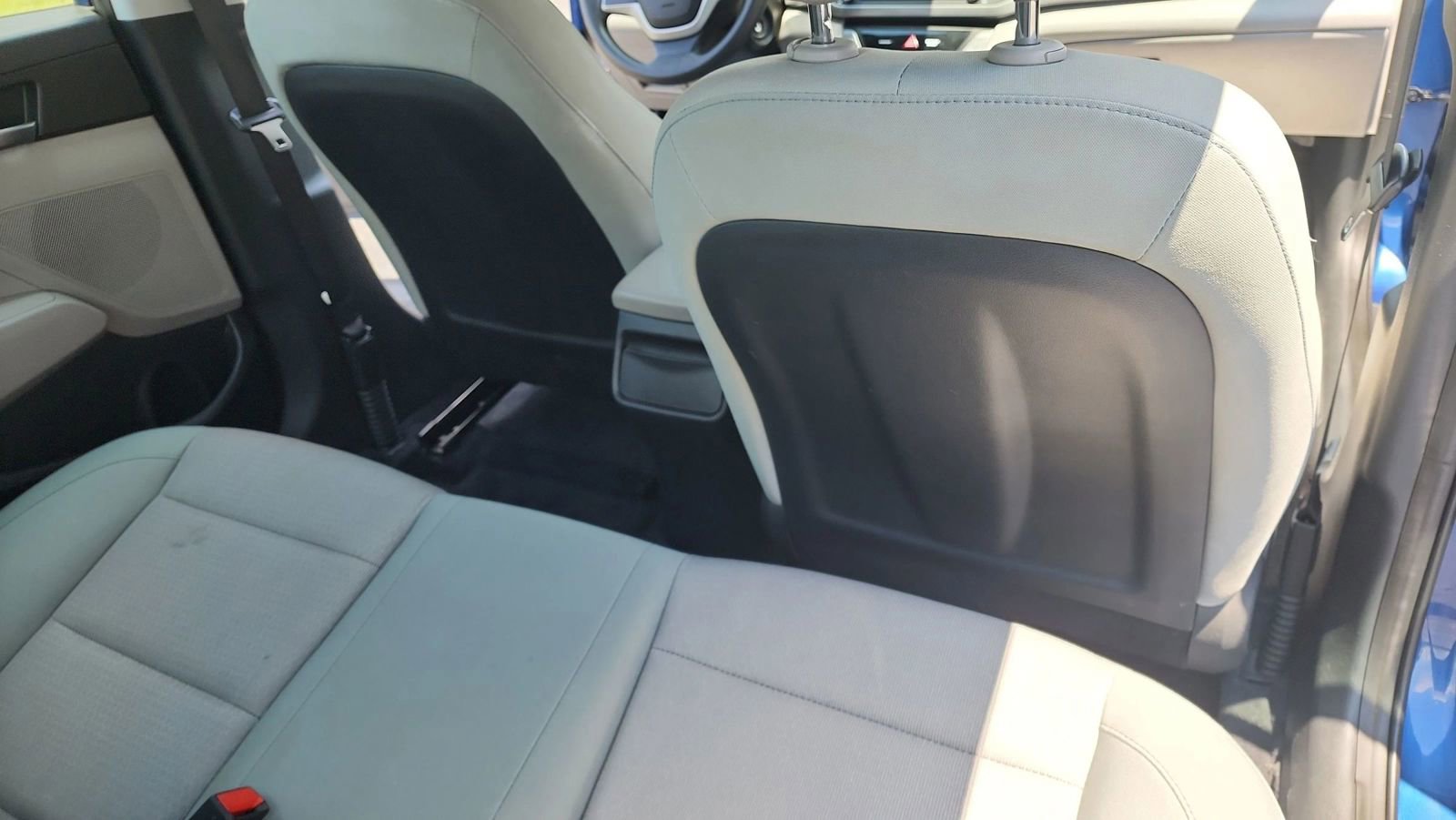 Used 2017 Hyundai Elantra SE image 25