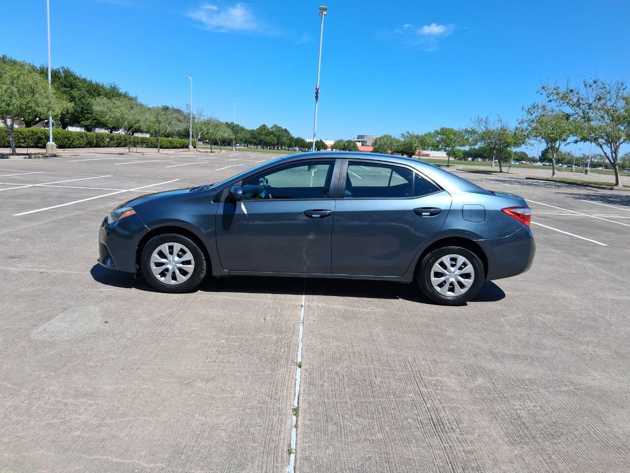 Used 2015 Toyota Corolla L image 3