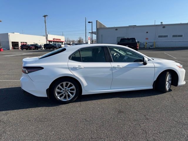 Used 2021 Toyota Camry LE image 7