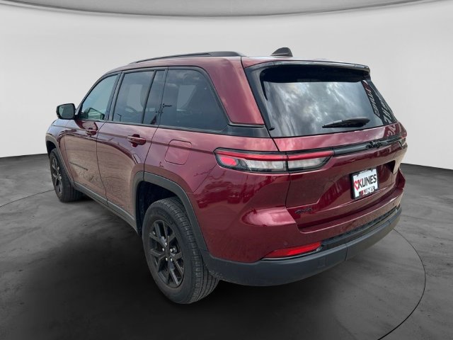 Used 2024 Jeep Grand Cherokee Altitude AWD/4WD image 6