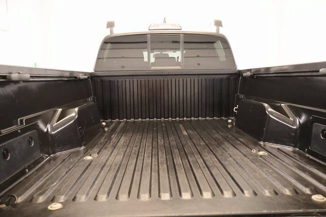 Used 2016 Toyota Tacoma TRD Off-Road w/ Premium & Technology Package AWD/4WD image 28