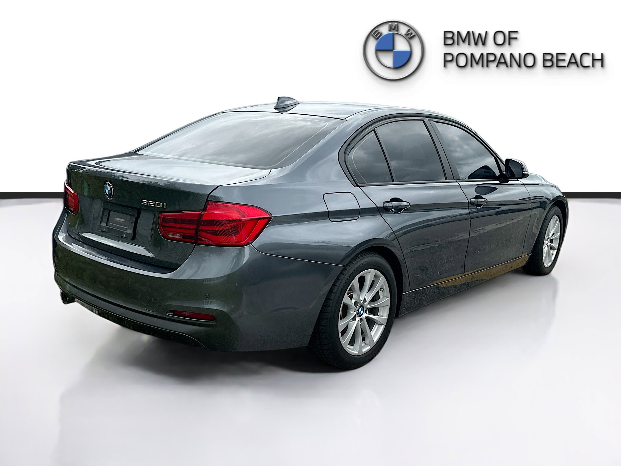Used 2017 BMW 320i Sedan RWD image 6