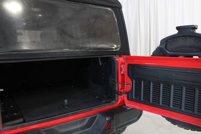 Used 2018 Jeep Wrangler Unlimited Sahara w/ Cold Weather Group AWD/4WD image 29