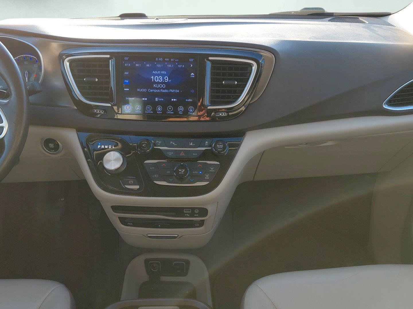 Used 2017 Chrysler Pacifica Touring-L Plus w/ Advanced Safetytec Group FWD image 41