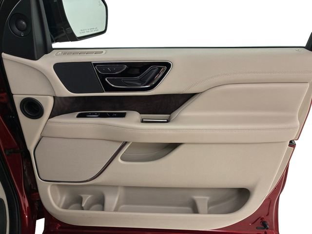 Used 2019 Lincoln Navigator Select w/ Technology Package image 15
