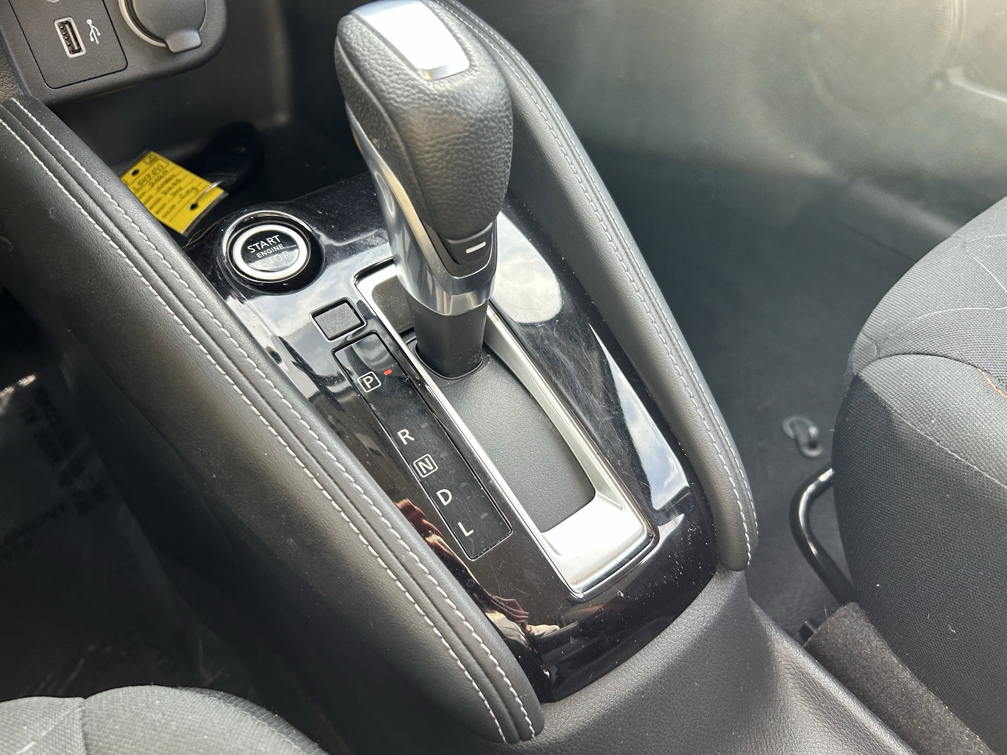 Used 2020 Nissan Kicks SR image 16