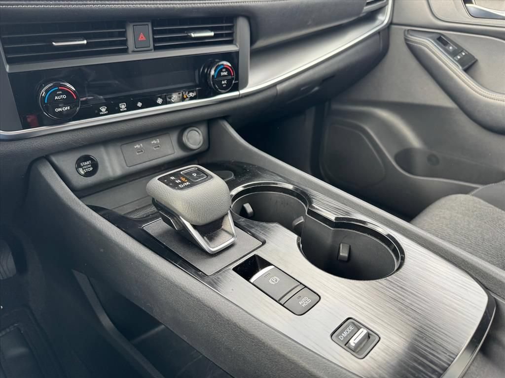 Certified 2025 Nissan Rogue SV FWD image 21