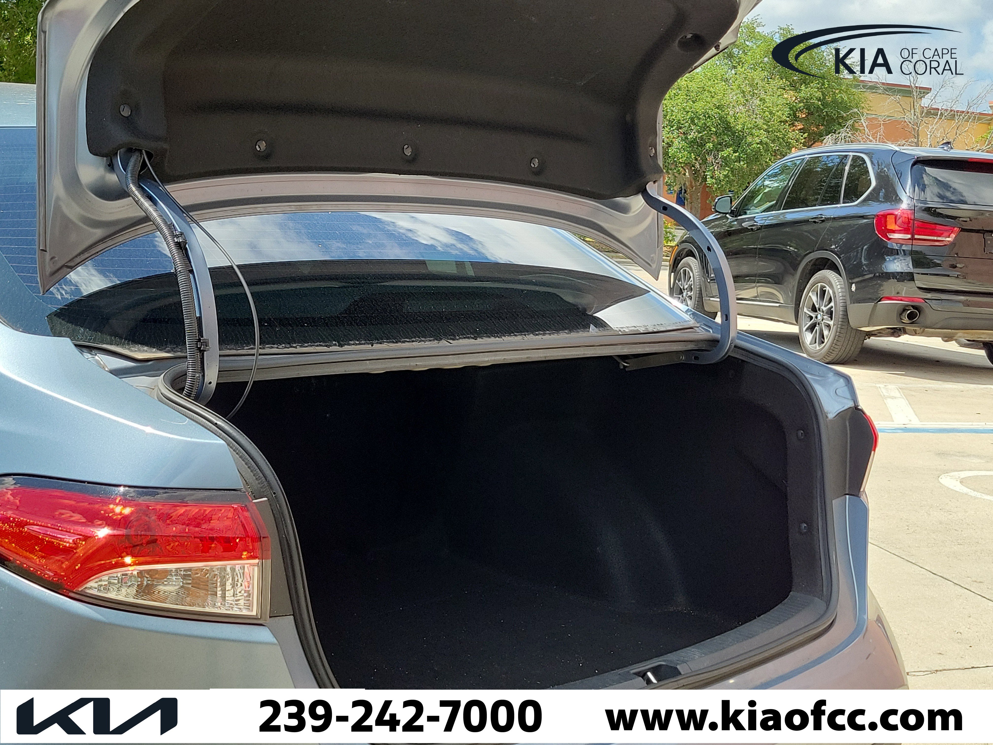 Used 2020 Toyota Corolla LE FWD image 7