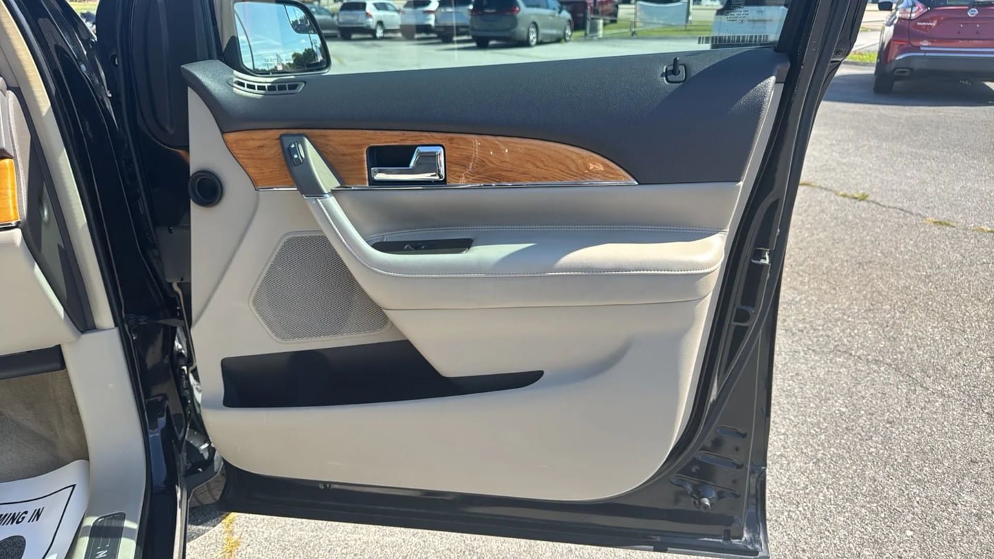 Used 2012 Lincoln MKX FWD w/ Wood Pkg image 29