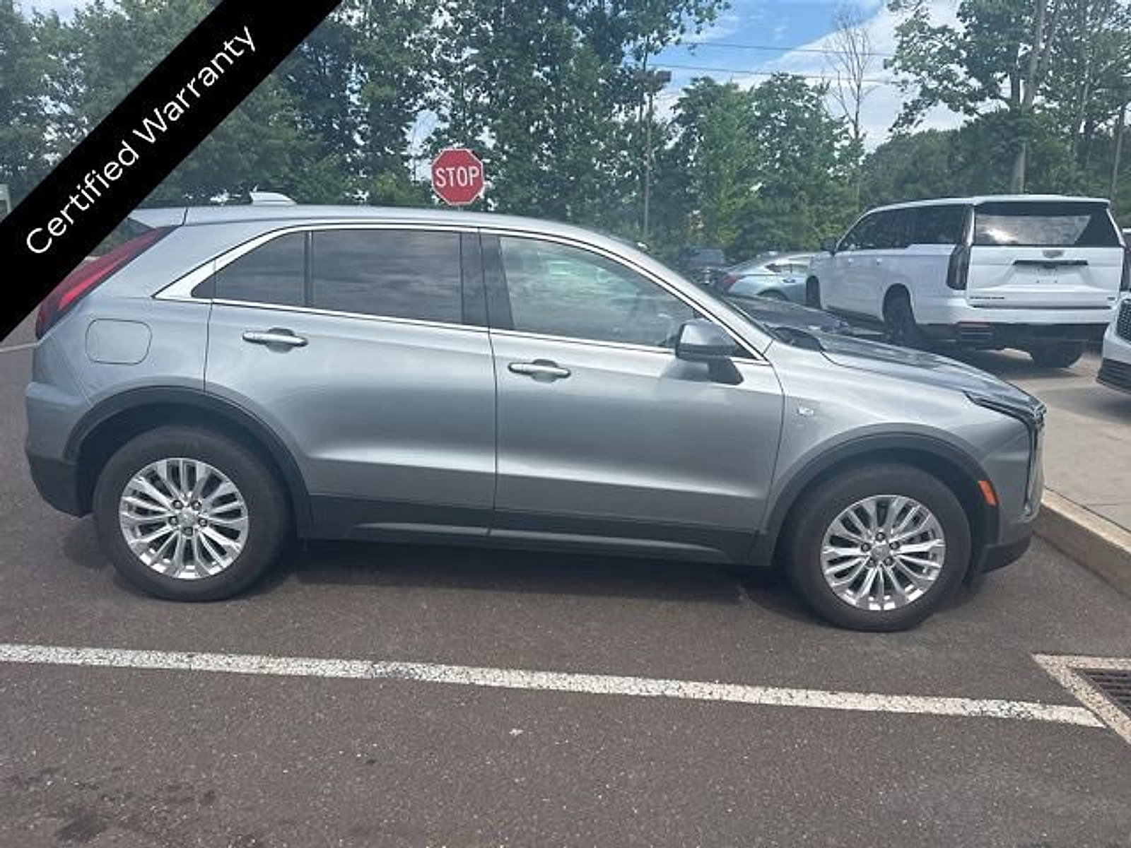 Used 2024 Cadillac XT4 Luxury w/ Cold Weather Package FWD image 3
