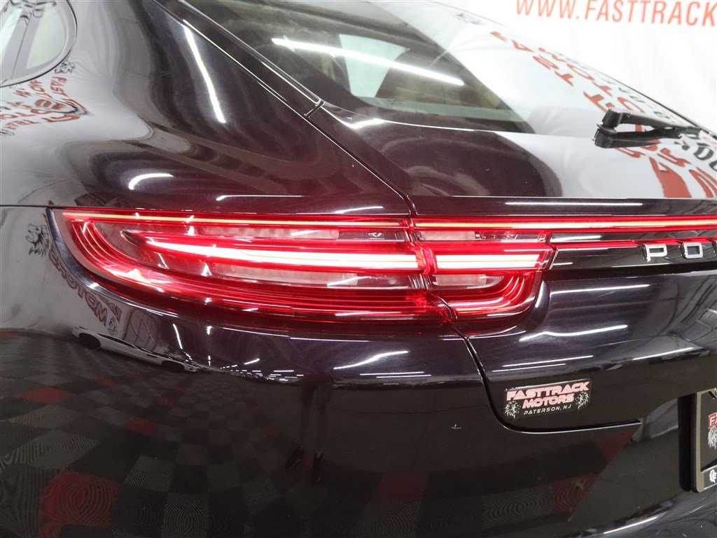 Used 2020 Porsche Panamera image 10