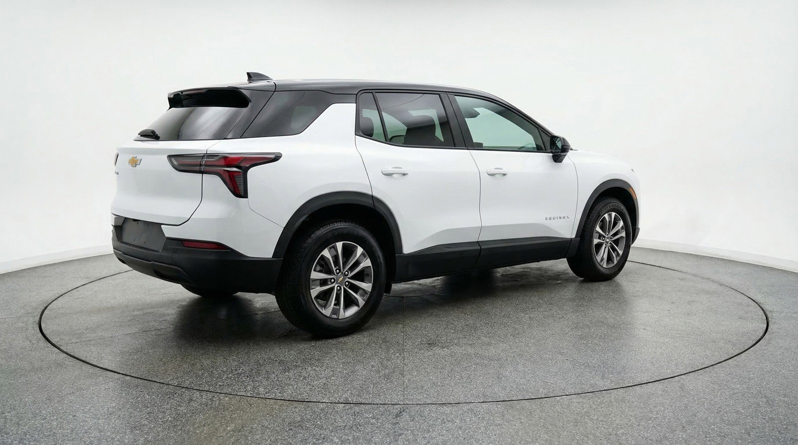 Used 2025 Chevrolet Equinox LT FWD image 9