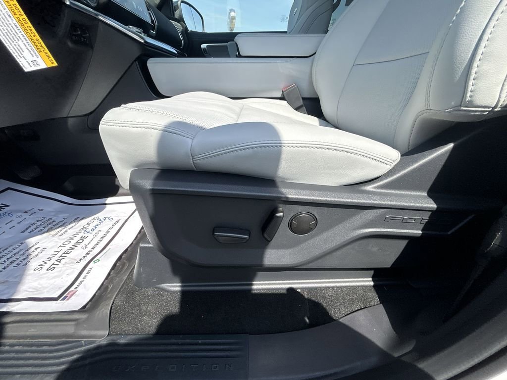 New 2026 Ford Expedition Max Platinum image 18