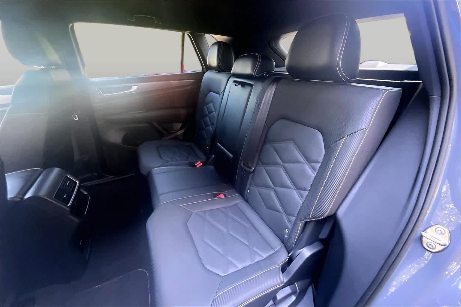 Used 2024 Volkswagen Atlas Cross Sport SE FWD image 21