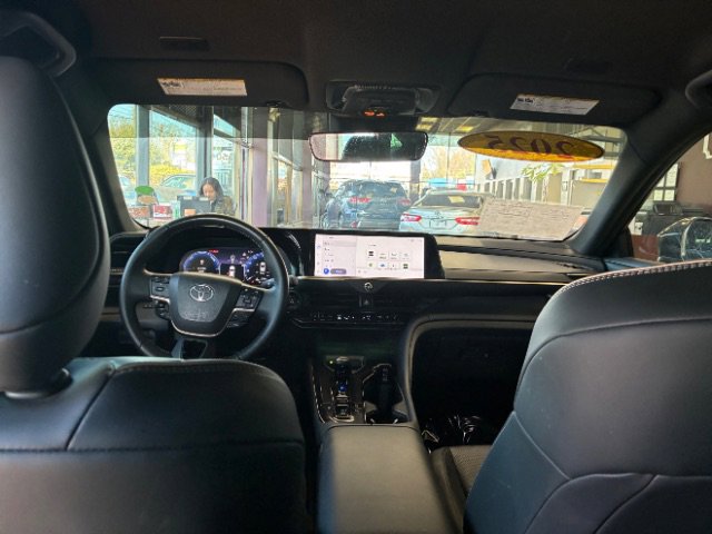 Used 2025 Toyota Crown XLE image 25