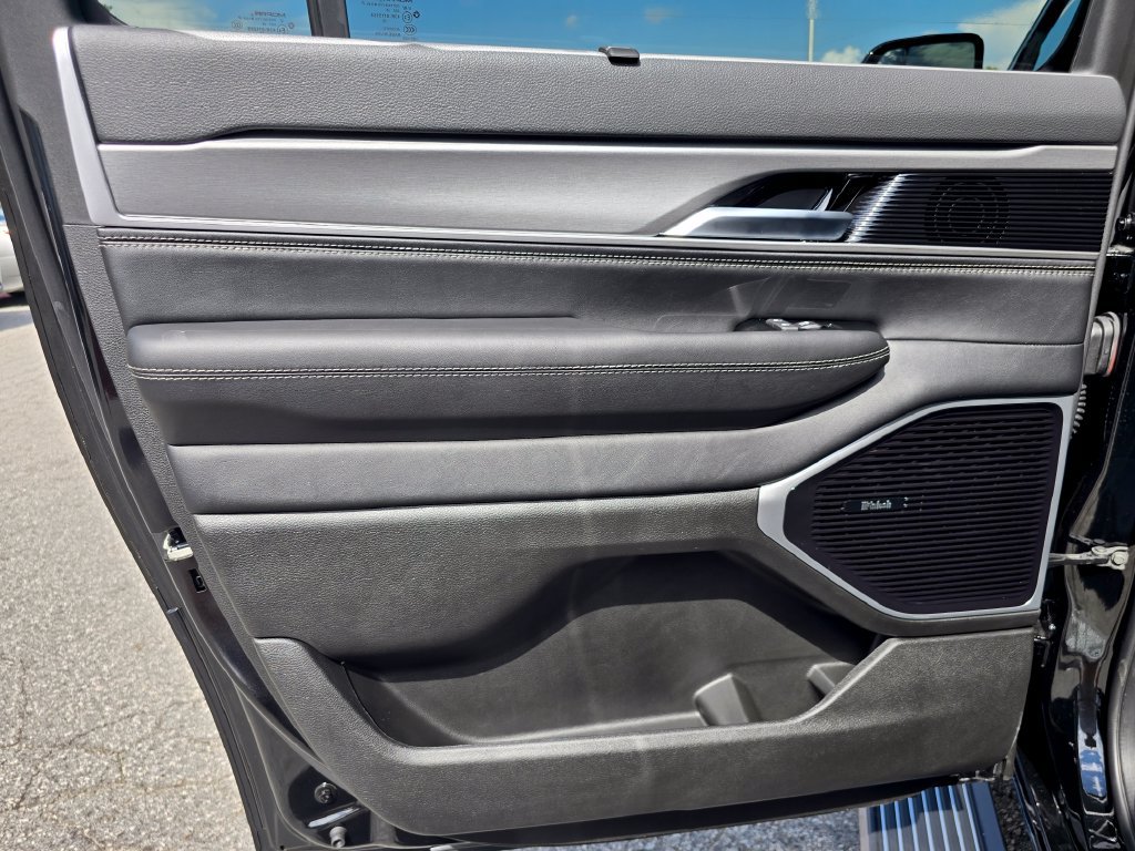 New 2026 Jeep Grand Wagoneer L Limited AWD/4WD image 37
