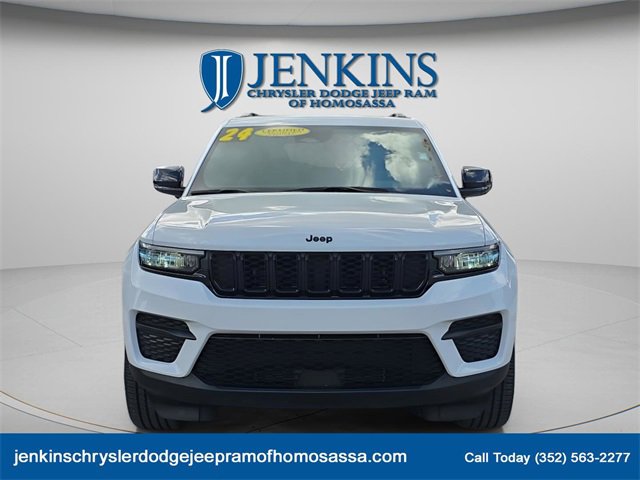 Used 2024 Jeep Grand Cherokee Altitude image 12