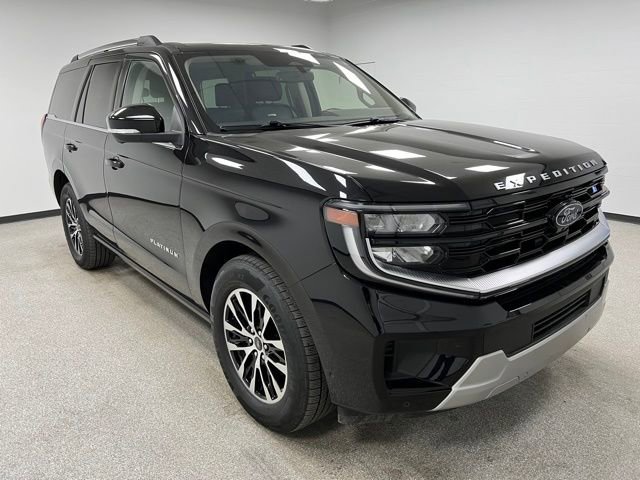 Used 2025 Ford Expedition Platinum image 2