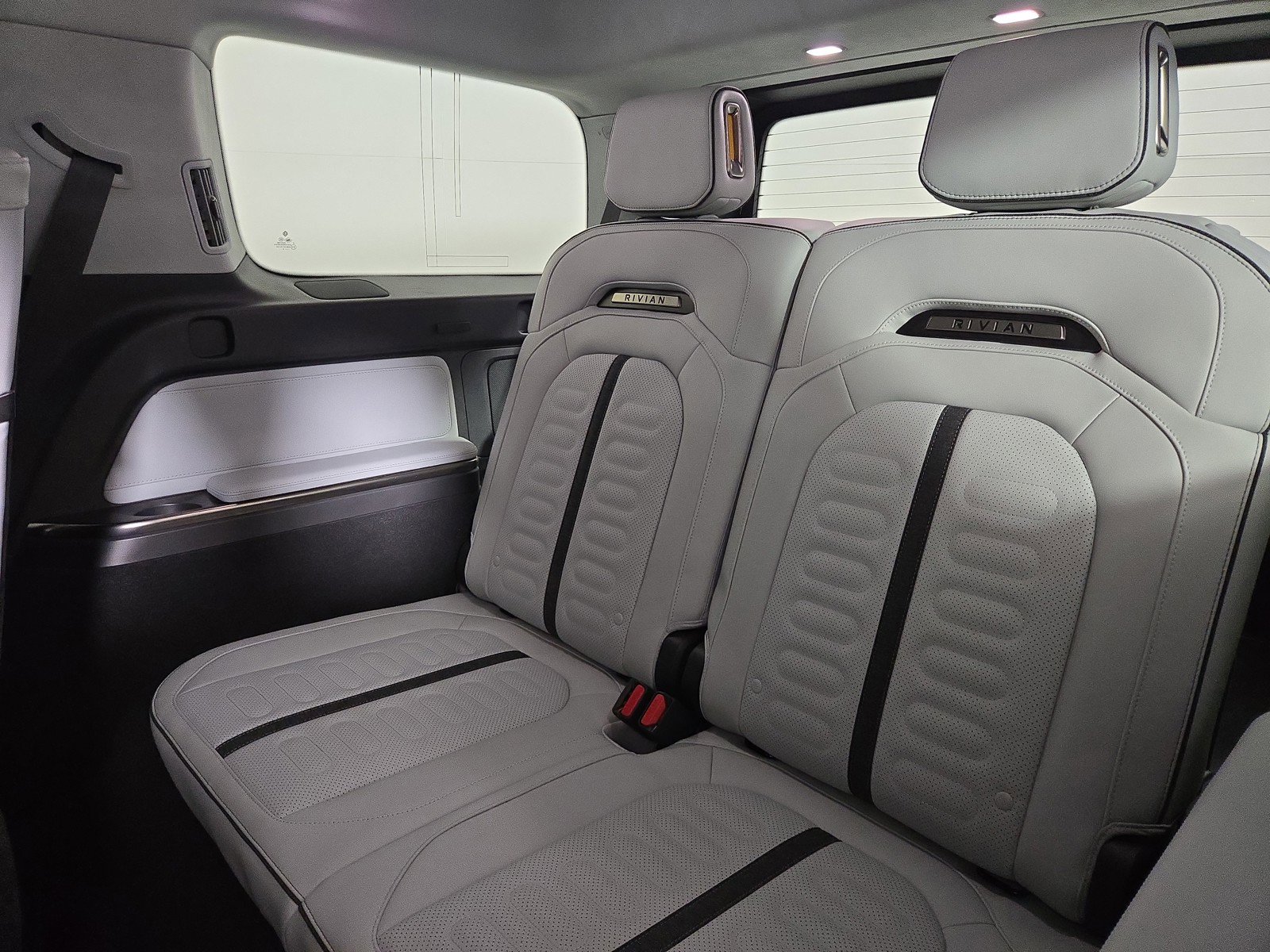 Used 2024 Rivian R1S Adventure AWD/4WD image 22