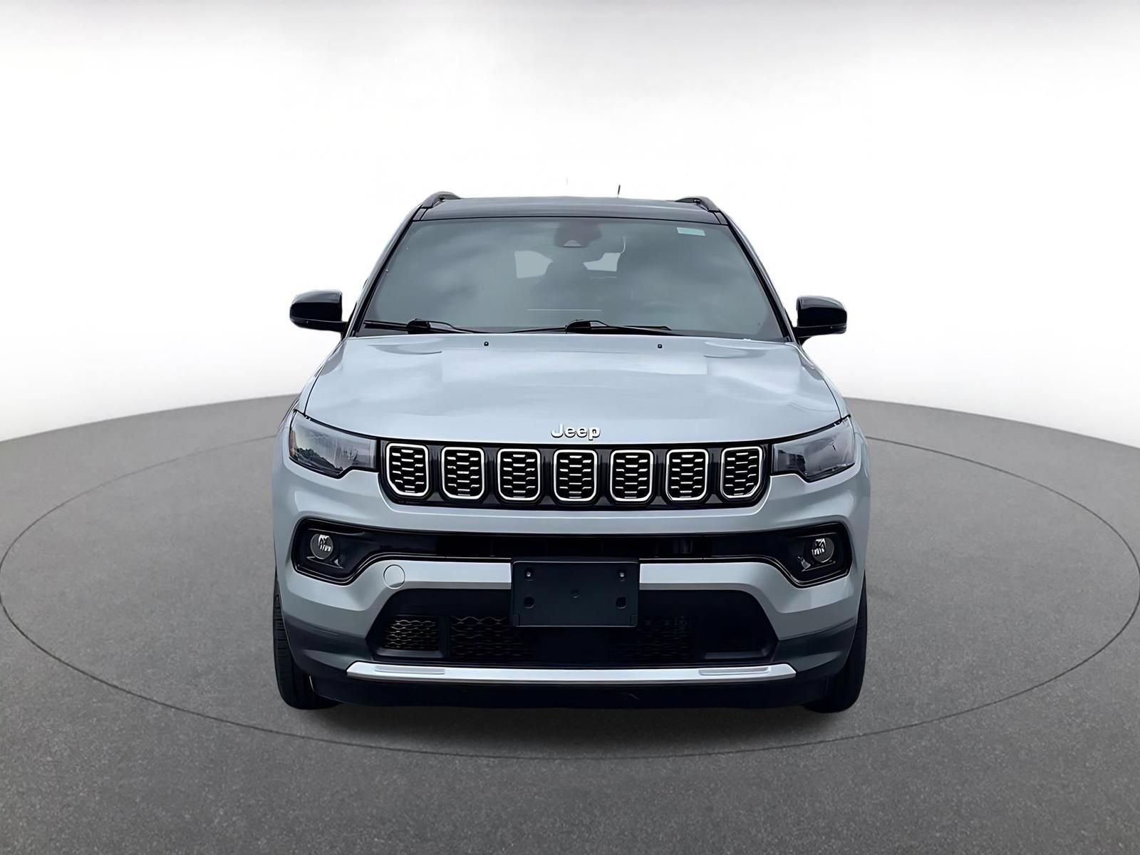 Used 2025 Jeep Compass Limited AWD/4WD image 4