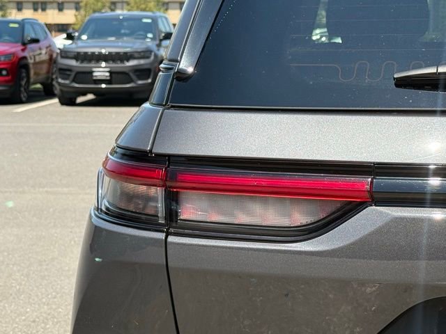 Used 2024 Jeep Grand Cherokee Altitude AWD/4WD image 14