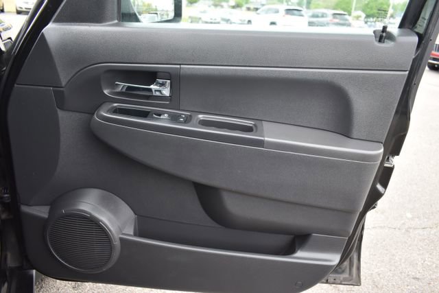 Used 2011 Jeep Liberty Sport AWD/4WD image 36