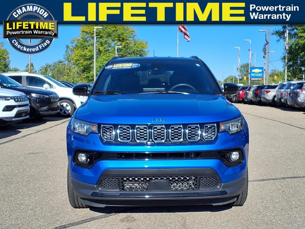 Used 2025 Jeep Compass Limited AWD/4WD image 2