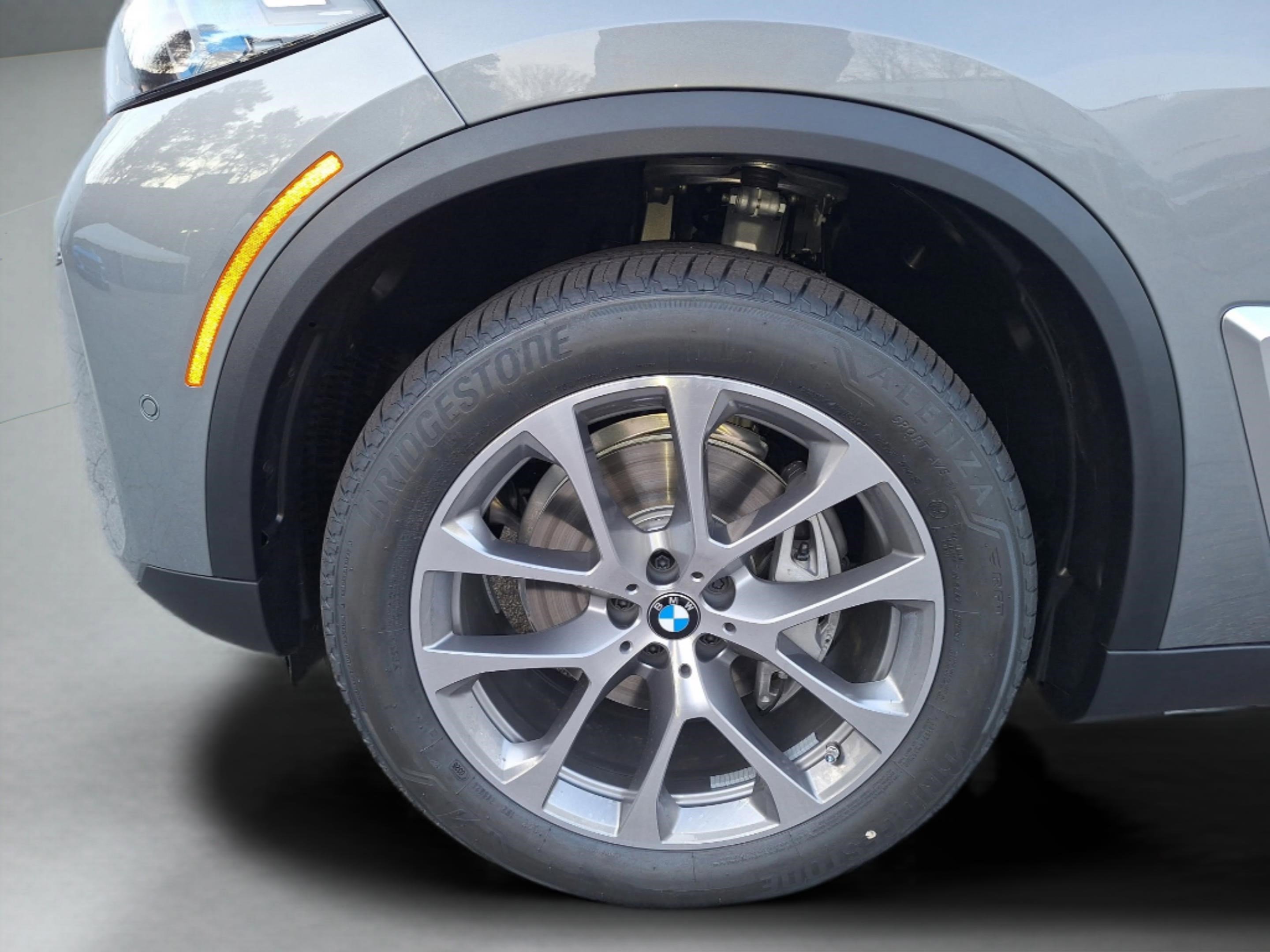 Used 2026 BMW X5 xDrive40i w/ Premium Package AWD/4WD image 25