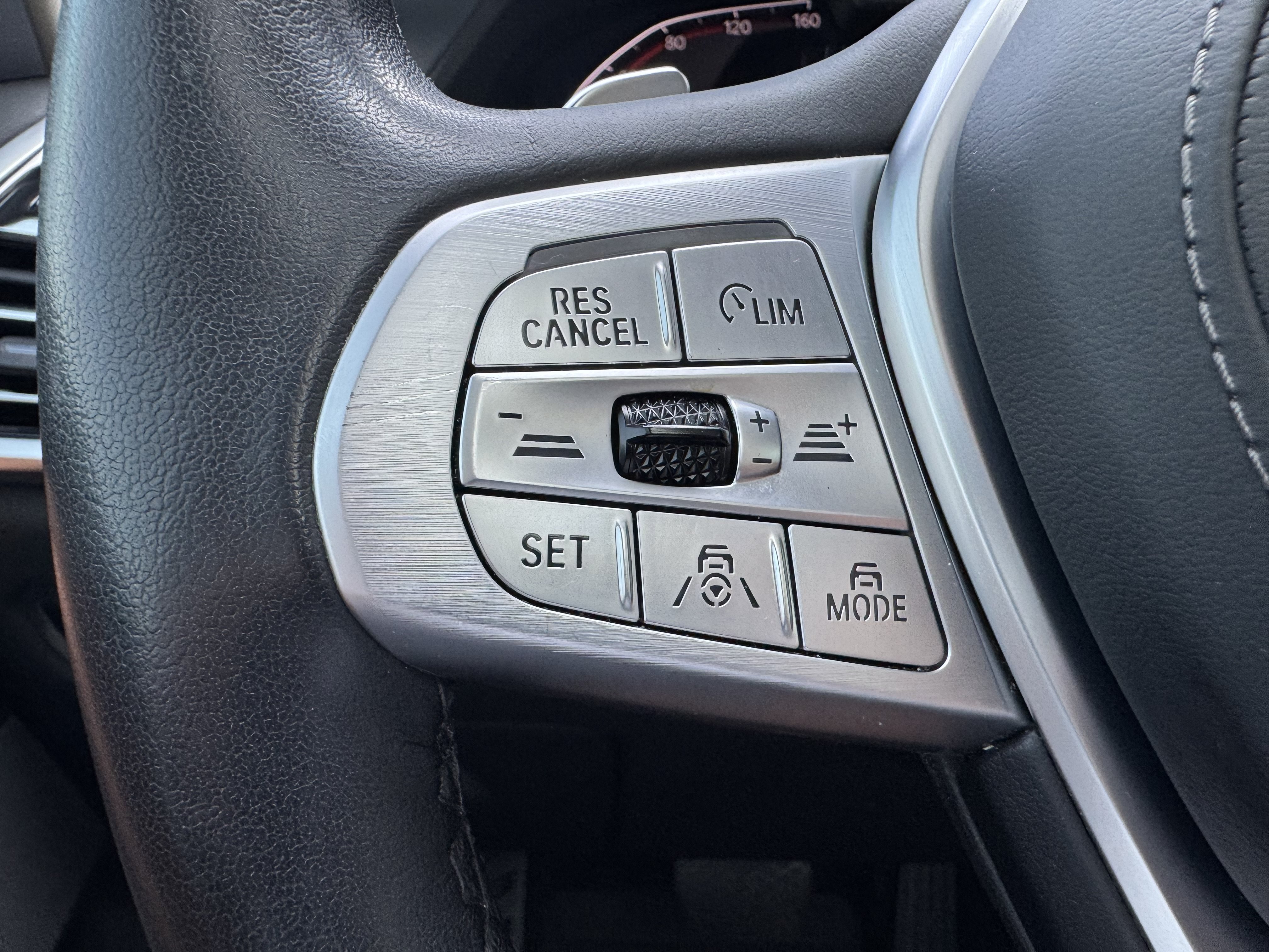 Used 2022 BMW X7 xDrive40i w/ Premium Package AWD/4WD image 16